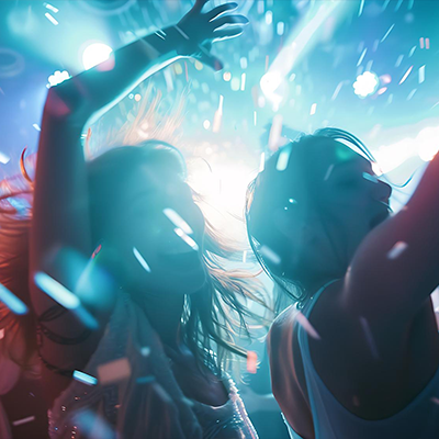 クラブを楽しむ女性達